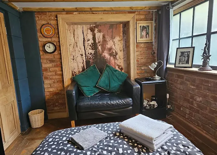 City Centre Stylish Hideaway