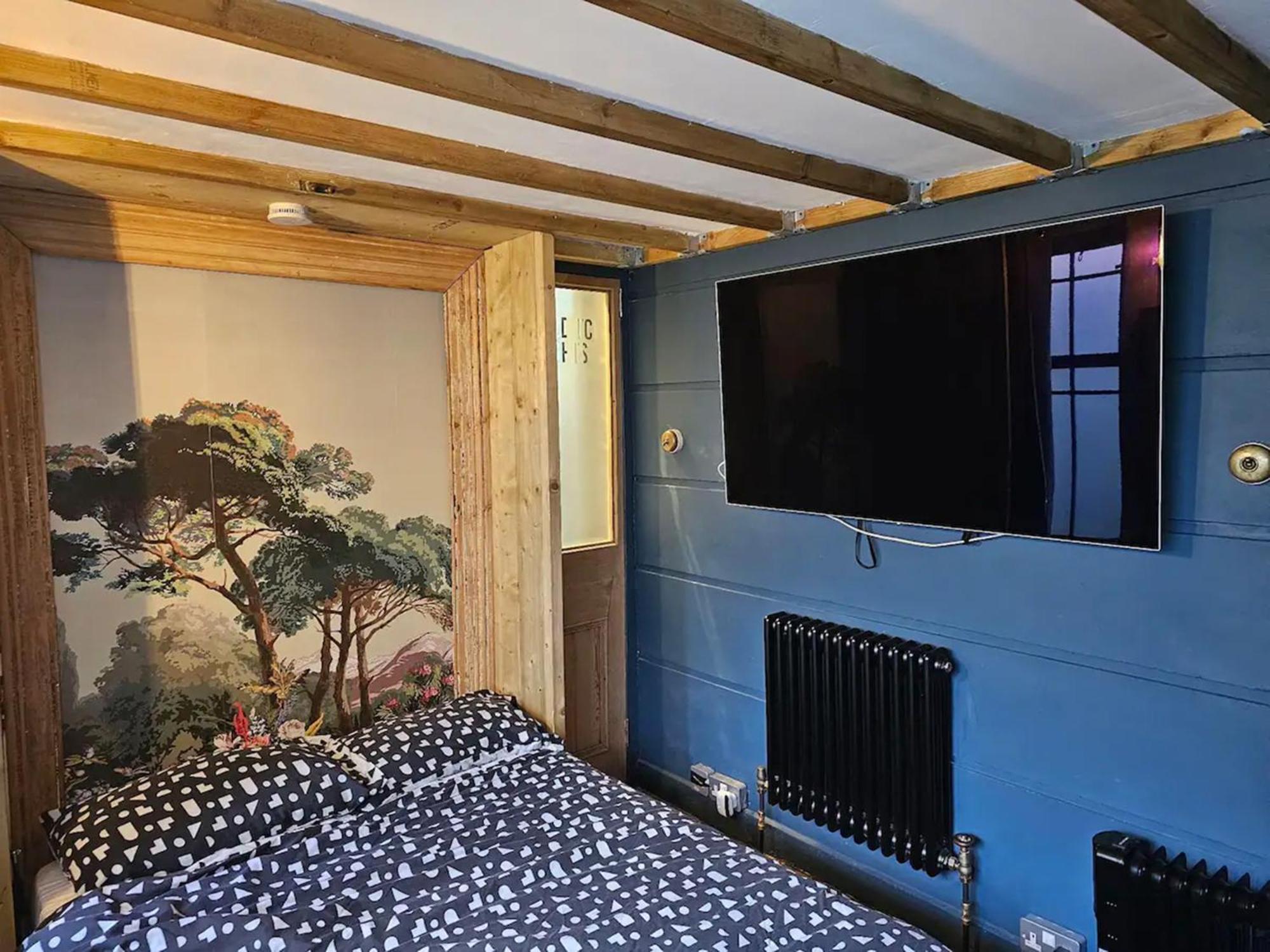 Centre Stylish Hideaway Apartment *