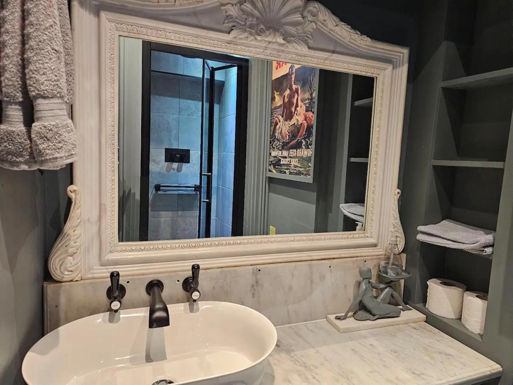 Centre Stylish Hideaway Apartment Exeter